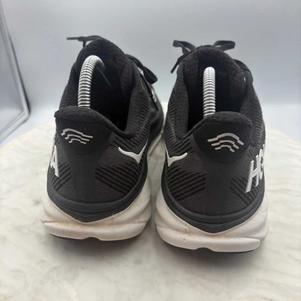 Hoka Clifton 9 Running Shoes Mens 10D Black White 1127895 Athletic Trainers
